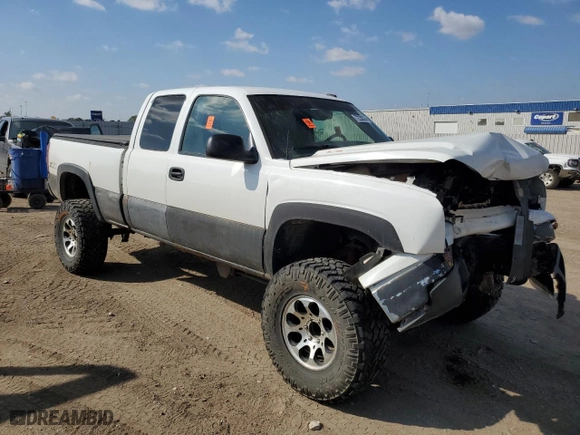 2007 Chevrolet Silverado 1500 Classic LT1 with VIN 1GCEK19Z47Z111552, listed as a Copart auction lot 72235324 with 251,471 mi miles and Salvage Title. Bid and sale history available at carsss.com. Image 4.