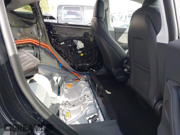 2022 Tesla Model Y Performance z VIN 7SAYGDEF9NF532880, wystawiony jako IAAI lot #41583671 z przebiegiem 38 057 mil mil oraz . Historia ofert i sprzedaży dostępna na DreamBid. Obrazek 8.
