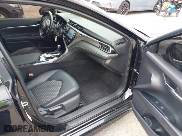 2018 Toyota Camry LE z VIN 4T1B11HK6JU158382, wystawiony jako IAAI lot #42185532 z przebiegiem 94 802 mil mil oraz . Historia ofert i sprzedaży dostępna na DreamBid. Obrazek 5.