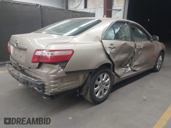 2007 Toyota Camry LE z VIN 4T1BK46K27U006559, wystawiony jako IAAI lot #42250629 z przebiegiem 175 389 mil mil oraz . Historia ofert i sprzedaży dostępna na DreamBid. Obrazek 4.