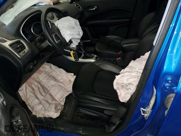 2020 Jeep Compass Latitude with VIN 3C4NJDBBXLT143215, listed as a Copart auction lot 60792385 with Not provided miles and Salvage title. Bid and sale history available at DreamBid. Image 7.