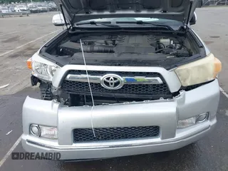 2011 Toyota 4Runner SR5 z VIN JTEZU5JR3B5014868, wystawiony jako IAAI lot #42286507 z przebiegiem Nie podano mil oraz . Historia ofert i sprzedaży dostępna na DreamBid. Obrazek 10.