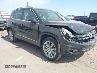 2012 Volkswagen Tiguan SE z VIN WVGAV7AX6CW521960, wystawiony jako IAAI lot #42249355 z przebiegiem 118 496 mil mil oraz . Historia ofert i sprzedaży dostępna na DreamBid. Obrazek 1.