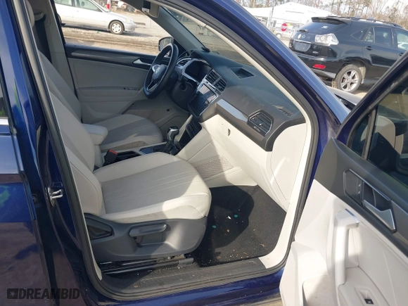 2022 Volkswagen Tiguan SE with VIN 3VV3B7AX4NM062714, listed as a IAAI auction lot 41173705 with 69,264 mi miles. Bid and sale history available at carsss.com. Image 5.