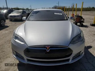 2013 Tesla Model S с VIN 5YJSA1CN5DFP05936, выставлен на аукционе Copart как лот 51831795 с пробегом Не указан миль и Списание • Salvage title. История ставок и продаж доступна на DreamBid. Изображение 5.