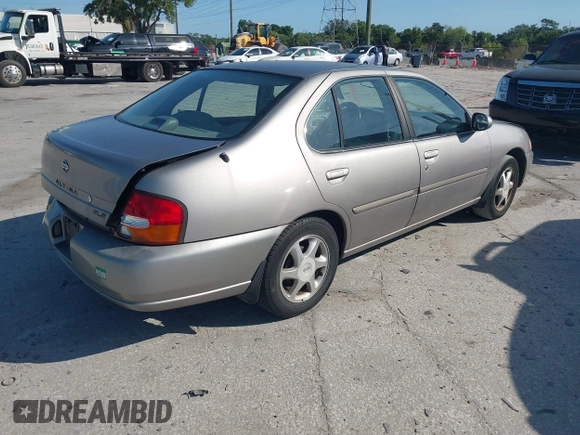 1999 Nissan Altima XE with VIN 1N4DL01D1XC255927, listed as a IAAI auction lot 42003101 with 154,000 mi miles. Bid and sale history available at carsss.com. Image 4.