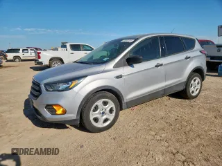 2018 Ford Escape S z VIN 1FMCU0F73JUD50086, wystawiony jako Copart lot #60850495 z przebiegiem 67 629 mil mil oraz Szkoda całkowita • Salvage title. Historia ofert i sprzedaży dostępna na DreamBid. Obrazek 1.