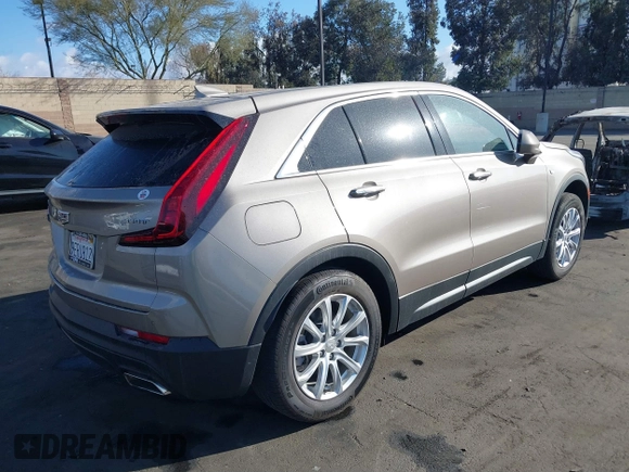 2023 Cadillac XT4 FWD Luxury z VIN 1GYAZAR40PF135132, wystawiony jako IAAI lot #41684609 z przebiegiem 12 164 mil mil oraz . Historia ofert i sprzedaży dostępna na DreamBid. Obrazek 4.