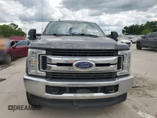 2018 Ford F-250 XL z VIN 1FT7W2BT6JEC77708, wystawiony jako Copart lot #56562595 z przebiegiem 141 567 mil mil oraz Szkoda całkowita • Salvage title. Historia ofert i sprzedaży dostępna na DreamBid. Obrazek 5.