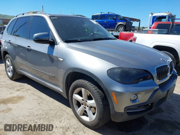 2008 BMW X5 3.0si with VIN 5UXFE43598L022453, listed as a IAAI auction lot 41852297 with 185,528 mi miles. Bid and sale history available at carsss.com. Image 1.