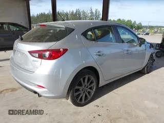 2018 Mazda 3 Touring z VIN 3MZBN1L37JM201797, wystawiony jako IAAI lot #42258756 z przebiegiem 80 593 mil mil oraz . Historia ofert i sprzedaży dostępna na DreamBid. Obrazek 4.