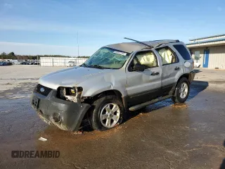 2005 Ford Escape XLT with VIN 1FMCU03125KC94028, listed as a Copart auction lot 88942585 with 210,146 mi miles and Non Repairable. Bid and sale history available at carsss.com. Image 1.