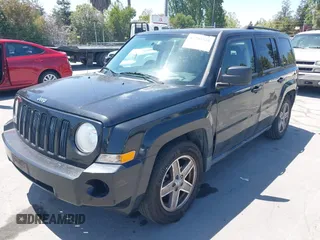 2008 Jeep Patriot Sport with VIN 1J8FF28W58D547405, listed as a IAAI auction lot 42201516 with 130,818 mi miles. Bid and sale history available at carsss.com. Image 6.