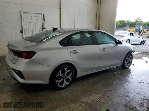 2021 Kia Forte LXS z VIN 3KPF24AD3ME399979, wystawiony jako Copart lot #58236575 z przebiegiem 83 087 mil mil oraz Czysty tytuł • Clean title. Historia ofert i sprzedaży dostępna na DreamBid. Obrazek 3.