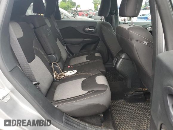 2014 Jeep Cherokee Latitude z VIN 1C4PJMCS8EW286152, wystawiony jako Copart lot #60332475 z przebiegiem 102 434 mil mil oraz Szkoda całkowita • Salvage title. Historia ofert i sprzedaży dostępna na DreamBid. Obrazek 11.