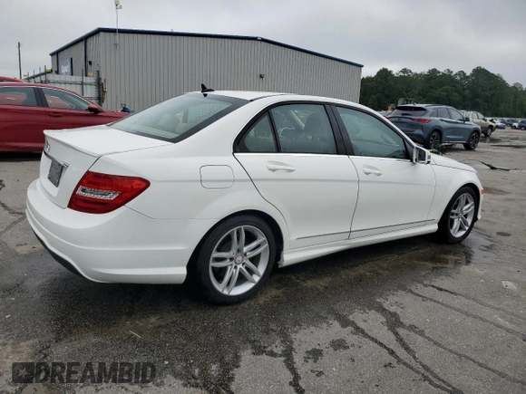 2013 Mercedes-Benz C 250 Sport z VIN WDDGF4HB3DG093576, wystawiony jako Copart lot #58558385 z przebiegiem 68 004 mil mil oraz Szkoda całkowita • Salvage title. Historia ofert i sprzedaży dostępna na DreamBid. Obrazek 3.