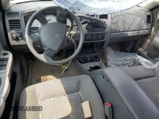 2006 Dodge Dakota SLT z VIN 1D7HW48N76S671886, wystawiony jako Copart lot #59487655 z przebiegiem Nie podano mil oraz Szkoda całkowita • Salvage title. Historia ofert i sprzedaży dostępna na DreamBid. Obrazek 8.