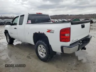 2009 Chevrolet Silverado 1500 LT with VIN 1GCEK29J49Z128984, listed as a Copart auction lot 43071015 with 172,641 mi miles and Salvage Title. Bid and sale history available at carsss.com. Image 2.