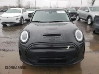 2023 MINI Hardtop Cooper SE z VIN WMW13DJ04P2U22804, wystawiony jako Copart lot #51372015 z przebiegiem 30 903 mil mil oraz Szkoda całkowita • Salvage title. Historia ofert i sprzedaży dostępna na DreamBid. Obrazek 5.