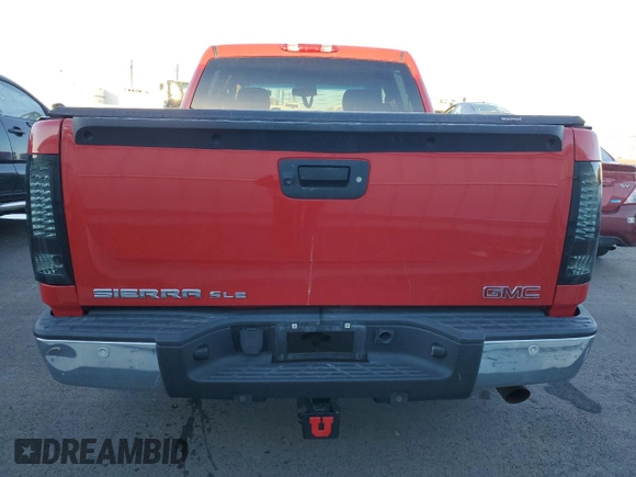 2010 GMC Sierra 1500 with VIN 3GTXKVE21AG256015, listed as a Copart auction lot 81150644 with 209,411 mi miles and Salvage Title. Bid and sale history available at DreamBid. Image 6.