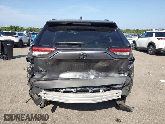 2021 Toyota RAV4 XLE z VIN 2T3P1RFV8MC202347, wystawiony jako Copart lot #66336895 z przebiegiem 33 722 mil mil oraz Szkoda całkowita • Salvage title. Historia ofert i sprzedaży dostępna na DreamBid. Obrazek 6.
