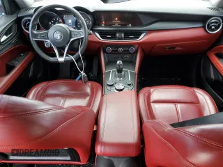 2018 Alfa Romeo Stelvio z VIN ZASFAKAN3J7B89286, wystawiony jako Copart lot #55717365 z przebiegiem 81 672 mil mil oraz Szkoda całkowita • Salvage title. Historia ofert i sprzedaży dostępna na DreamBid. Obrazek 8.