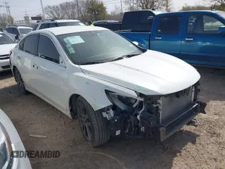 2018 Nissan Altima 2.5 S with VIN 1N4AL3AP0JC140225, listed as a IAAI auction lot 41698212 with 112,164 mi miles. Bid and sale history available at carsss.com. Image 1.