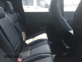 2024 Tesla Cybertruck с VIN 7G2CEHED5RA053763, выставлен на аукционе IAAI как лот 42337217 с пробегом Не указан миль и . История ставок и продаж доступна на DreamBid. Изображение 8.