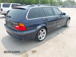 2003 BMW 3 Series 325xi with VIN WBAEP33463PF01746, listed as a IAAI auction lot 42435729 with 239,431 mi miles and . Bid and sale history available at DreamBid. Image 4.
