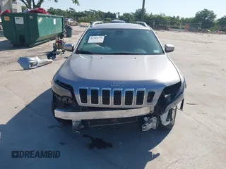 2020 Jeep Cherokee Latitude with VIN 1C4PJLCB7LD542428, listed as a IAAI auction lot 42284729 with 98,111 mi miles and . Bid and sale history available at DreamBid. Image 13.