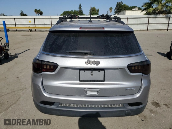 2018 Jeep Compass Latitude z VIN 3C4NJCBB5JT137135, wystawiony jako Copart lot #59592615 z przebiegiem 65 248 mil mil oraz Szkoda całkowita • Salvage title. Historia ofert i sprzedaży dostępna na DreamBid. Obrazek 6.