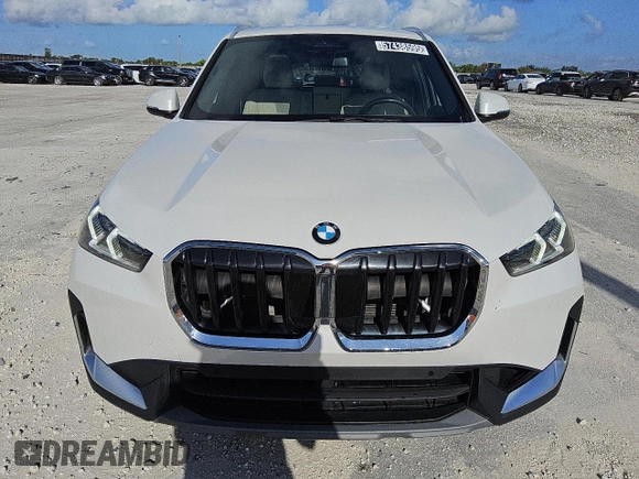 2023 BMW X1 xDrive28i with VIN WBX73EF02P5X84109, listed as a Copart auction lot 57438595 with 25,421 mi miles and Clean title. Bid and sale history available at DreamBid. Image 5.
