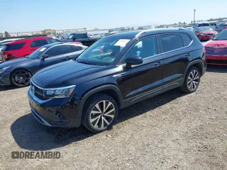2022 Volkswagen Taos SE z VIN 3VVRX7B2XNM040120, wystawiony jako IAAI lot #41858923 z przebiegiem 35 341 mil mil oraz . Historia ofert i sprzedaży dostępna na DreamBid. Obrazek 2.