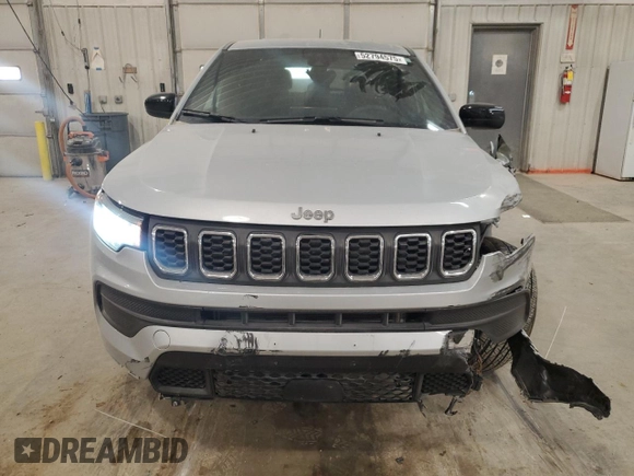 2024 Jeep Compass Sport с VIN 3C4NJDAN0RT158813, выставлен на аукционе Copart как лот 52794575 с пробегом 6 137 миль миль и Списание • Salvage title. История ставок и продаж доступна на DreamBid. Изображение 5.