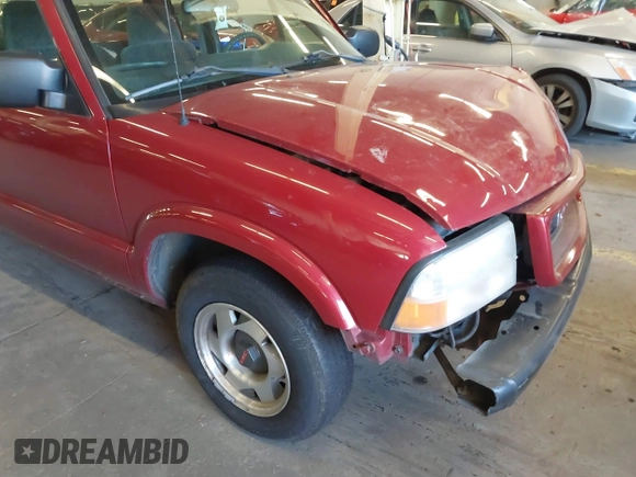 2000 GMC Sonoma SLS with VIN 1GTCS1946Y8171643, listed as a IAAI auction lot 41436352 with 139,815 mi miles. Bid and sale history available at carsss.com. Image 16.