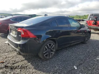 2017 Volvo S60 Dynamic z VIN YV126MFLXH2432069, wystawiony jako Copart lot #56338545 z przebiegiem 180 954 mil mil oraz Tytuł czysty. Historia ofert i sprzedaży dostępna na DreamBid. Obrazek 3.