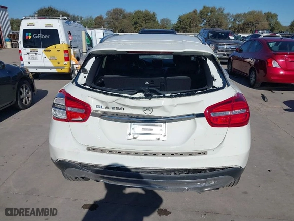 2015 Mercedes-Benz GLA-Class GLA 250 with VIN WDCTG4EB7FJ140389, listed as a IAAI auction lot 40752551 with NaN miles. Bid and sale history available at carsss.com. Image 16.