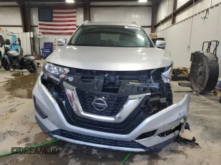 2018 Nissan Rogue SV z VIN KNMAT2MV5JP594400, wystawiony jako Copart lot #51327315 z przebiegiem 124 296 mil mil oraz Czysty tytuł • Clean title. Historia ofert i sprzedaży dostępna na DreamBid. Obrazek 5.