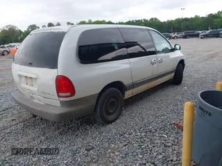 1999 Dodge Caravan SE with VIN 1B4GP44G1XB894210, listed as a IAAI auction lot 42122444 with 352,473 mi miles and . Bid and sale history available at carsss.com. Image 4.