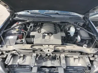 2018 GMC Sierra 1500 Denali z VIN 3GTU2PEJ3JG523077, wystawiony jako Copart lot #72094704 z przebiegiem 117 756 mil mil oraz Szkoda całkowita • Salvage title. Historia ofert i sprzedaży dostępna na DreamBid. Obrazek 12.