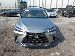 2024 Lexus NX 350h Premium z VIN 2T2GKCEZ6RC019104, wystawiony jako IAAI lot #42475819 z przebiegiem 15 870 mil mil oraz . Historia ofert i sprzedaży dostępna na DreamBid. Obrazek 13.
