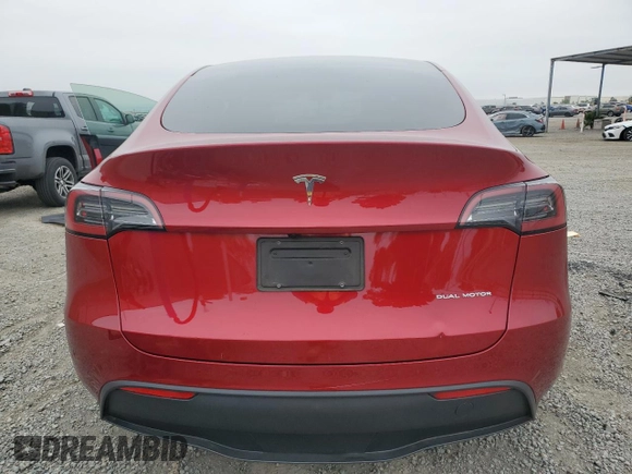 2024 Tesla Model Y Long Range z VIN 7SAYGDEE7RA252756, wystawiony jako Copart lot #58738215 z przebiegiem 13 698 mil mil oraz Szkoda całkowita • Salvage title. Historia ofert i sprzedaży dostępna na DreamBid. Obrazek 6.