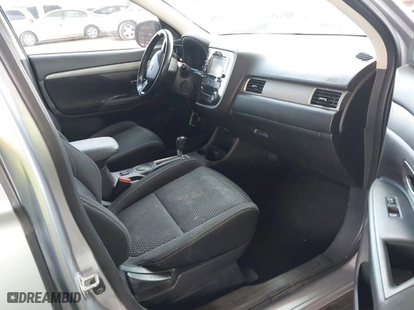 2016 Mitsubishi Outlander SE with VIN JA4AD3A31GZ004321, listed as a IAAI auction lot 41959724 with 157,352 mi miles. Bid and sale history available at carsss.com. Image 5.