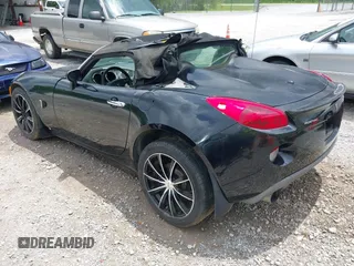 2007 Pontiac Solstice GXP z VIN 1G2MG35X17Y125299, wystawiony jako IAAI lot #42168624 z przebiegiem 123 526 mil mil oraz . Historia ofert i sprzedaży dostępna na DreamBid. Obrazek 3.