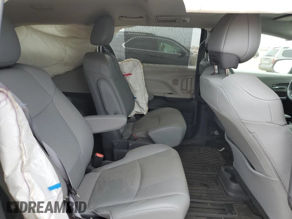 2021 Toyota Sienna XLE z VIN 5TDJSKFC0MS033577, wystawiony jako Copart lot #57146505 z przebiegiem 60 397 mil mil oraz Szkoda całkowita • Salvage title. Historia ofert i sprzedaży dostępna na DreamBid. Obrazek 11.