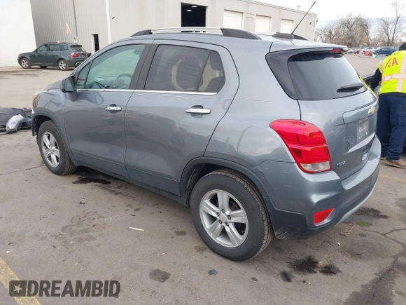 2019 Chevrolet Trax LT z VIN KL7CJLSB0KB940023, wystawiony jako IAAI lot #41214446 z przebiegiem 82 416 mil mil oraz . Historia ofert i sprzedaży dostępna na DreamBid. Obrazek 3.