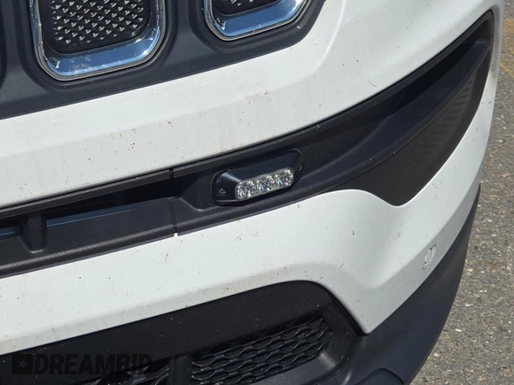 2022 Jeep Compass Latitude z VIN 3C4NJDBB2NT205936, wystawiony jako IAAI lot #42885857 z przebiegiem 39 157 mil mil oraz . Historia ofert i sprzedaży dostępna na DreamBid. Obrazek 43.