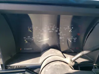 1992 GMC Sierra 2500 z VIN 2GTFK29K3N1539843, wystawiony jako Copart lot #45037335 z przebiegiem 146 355 mil mil oraz Szkody całkowita. Historia ofert i sprzedaży dostępna na DreamBid. Obrazek 9.