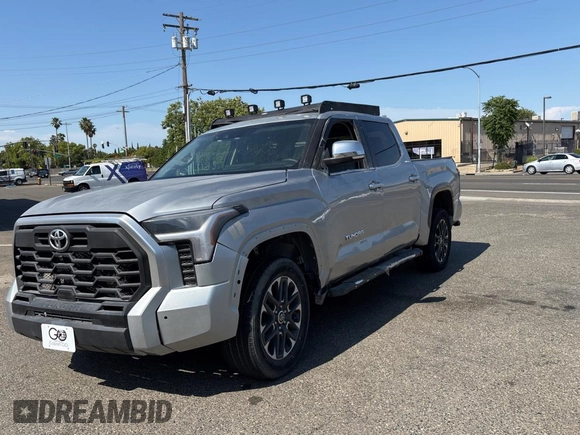 2024 Toyota Tundra Limited z VIN 5TFJA5DB5RX167288, wystawiony jako Copart lot #60570325 z przebiegiem 3 887 mil mil oraz Szkoda całkowita • Salvage title. Historia ofert i sprzedaży dostępna na DreamBid. Obrazek 2.