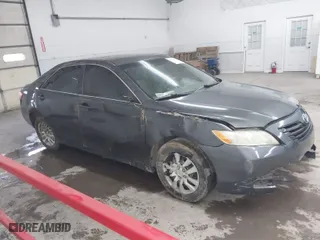 2008 Toyota Camry LE with VIN 4T1BE46K98U781658, listed as a IAAI auction lot 41733562 with 139,741 mi miles. Bid and sale history available at carsss.com. Image 1.